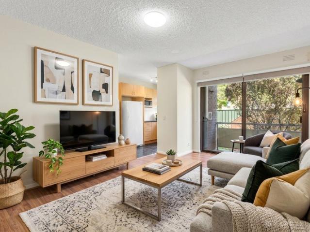 SPACIOUS GROUND FLOOR LIVING WITH A BEAUTIFULLY MANICURED PRIVATE BACKYARD