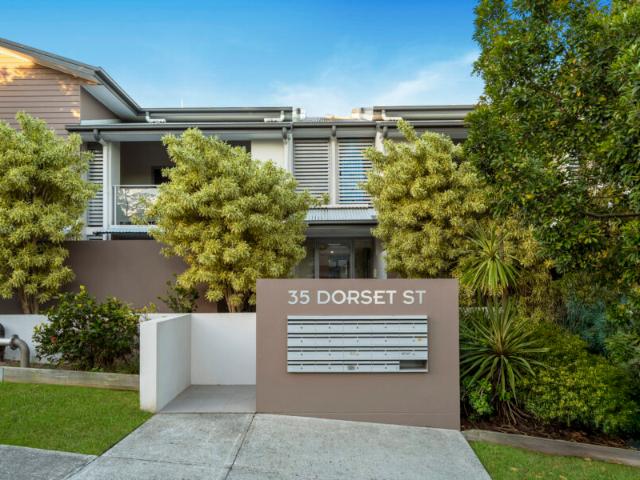Spacious Ground Floor Living with Huge Private Courtyard