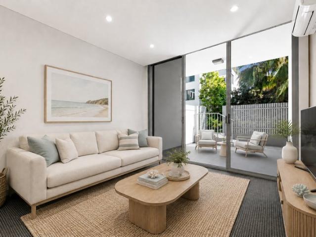 Spacious Ground Floor Living with Large Courtyard