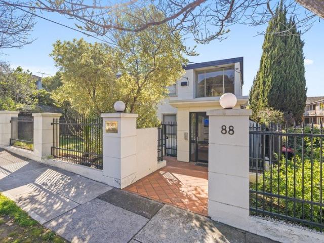 Spacious Ground Floor Living with Private Courtyard