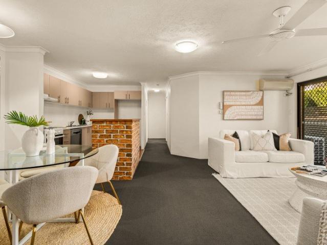 Spacious Ground Floor Living with Private Garden Patio