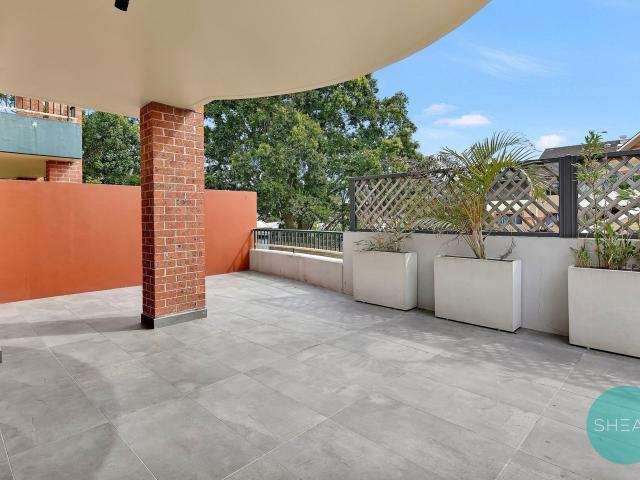 SPACIOUS GROUND FLOOR RETREAT WITH EXPANSIVE PRIVATE GARDEN