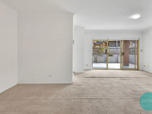 SPACIOUS GROUND FLOOR RETREAT WITH EXPANSIVE PRIVATE GARDEN