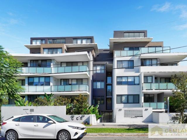 Spacious Ground Floor Two Bedroom Apartment in Heart of Waitara