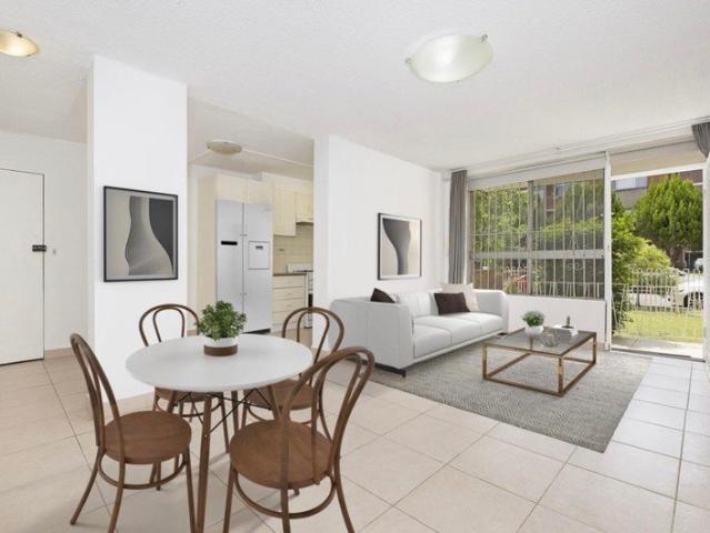 Spacious Ground Floor Two Bedroom Apartment with Parking