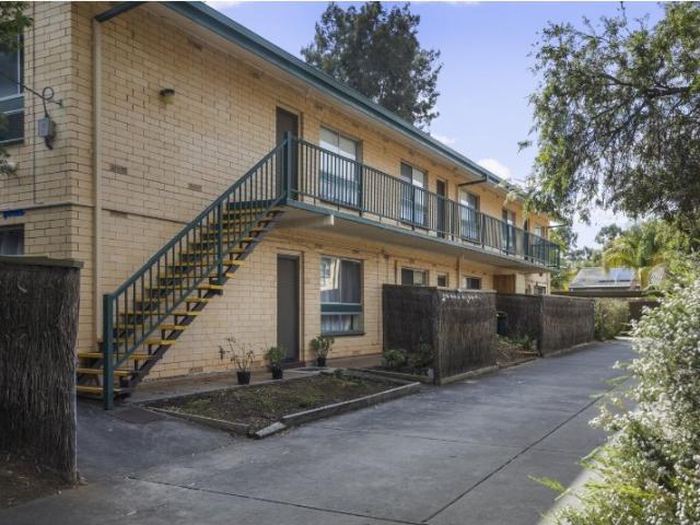 Spacious Ground Floor Unit in Great Location!