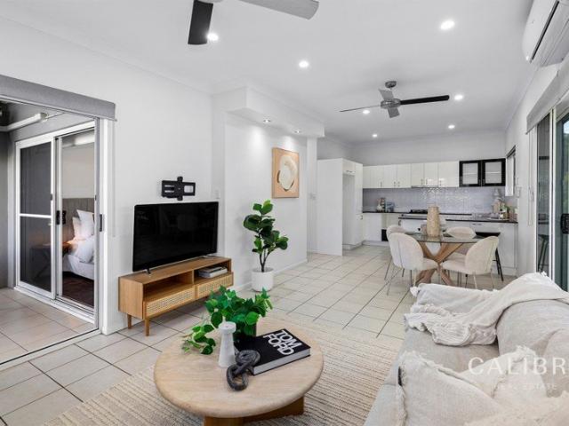 Spacious Hamilton Apartment with Private Rooftop Terrace