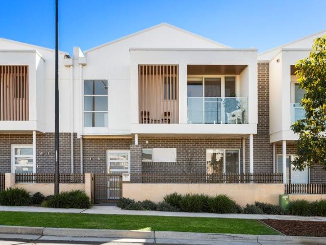 Spacious Harbourside Townhome with Lift Provision