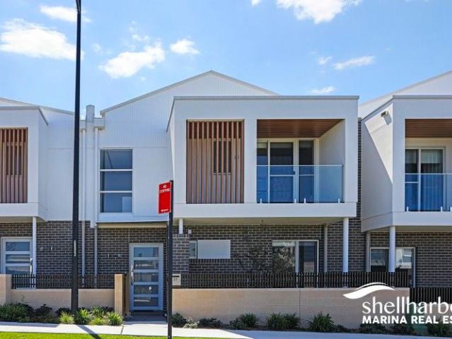 Spacious Harbourside Townhome with Lift Provision