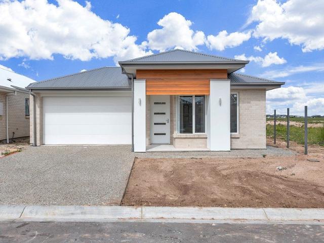Spacious Hindmarsh Island Home with Alfresco Living