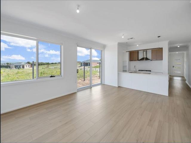 Spacious Hindmarsh Island Home with Alfresco Living