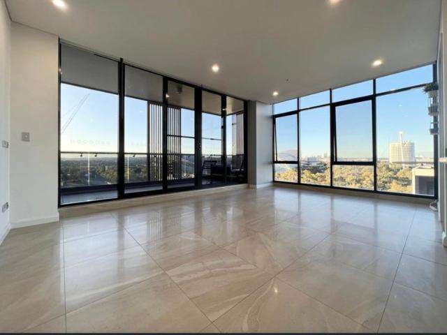 Spacious High Floor Apartment with Separate Study and Stunning District Views