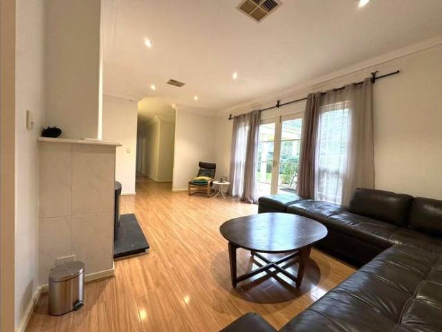 Spacious High Quality Family Home In Linden Park