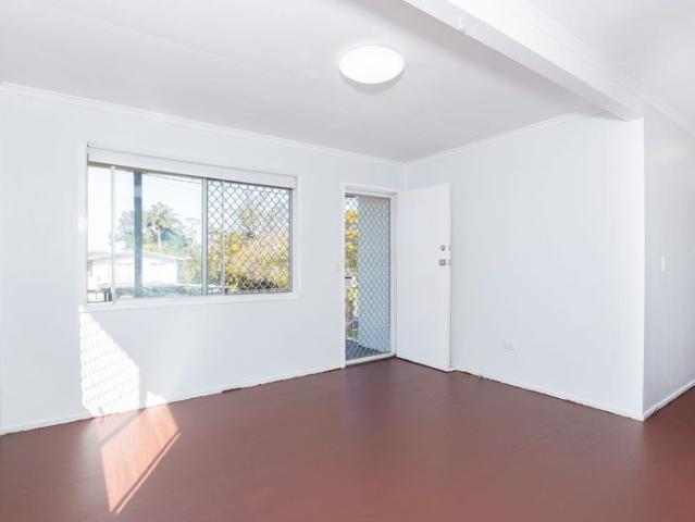Spacious High Set Home With Brand New Bathroom !