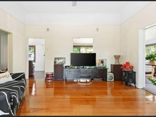 Spacious High Set Living in Prime Park Avenue Location