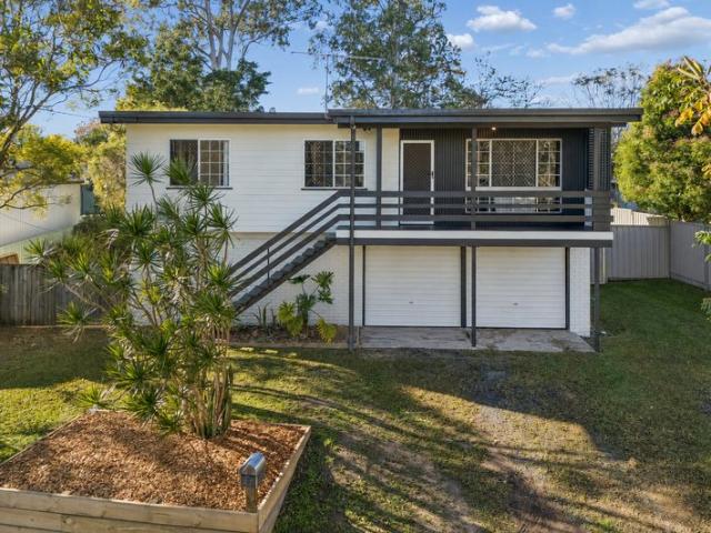 Spacious Highset Home on a 918m2 Block! Vacant & Ready Now!