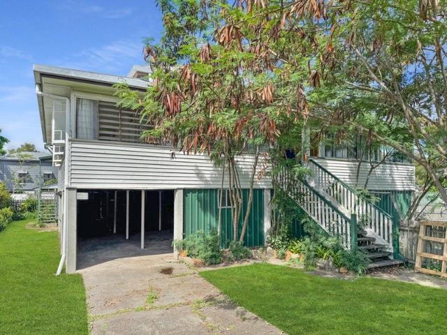 Spacious Highset Home with Plenty of Storage Great Location!