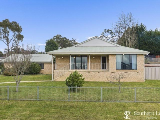 Spacious Hill Top Family Living with Exceptional Garaging, Solar Efficiency & Lifestyle Features