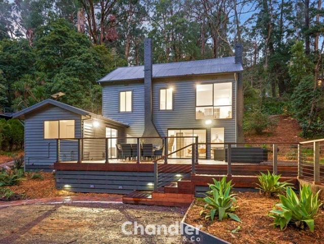 Spacious Hills Living with a Large Flat Backyard