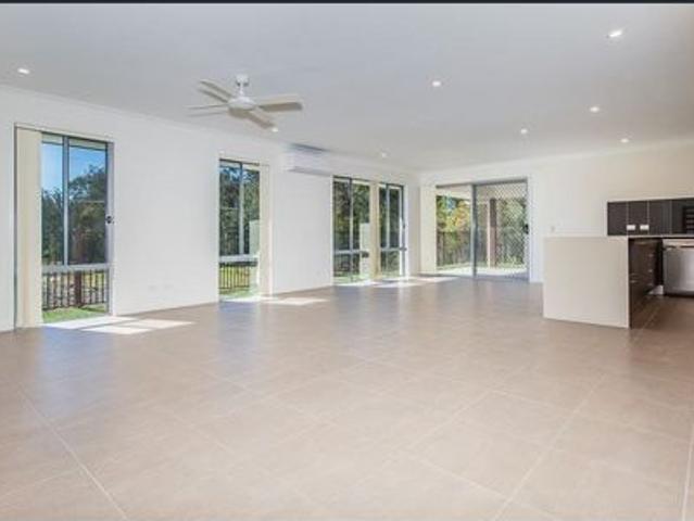SPACIOUS HOME OVERLOOKING BUSHLAND