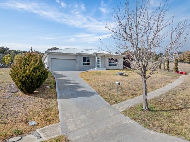 Spacious home on a 2000sqm Block Move in Ready!