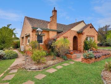 Spacious Home on 2,000m² with Development Potential