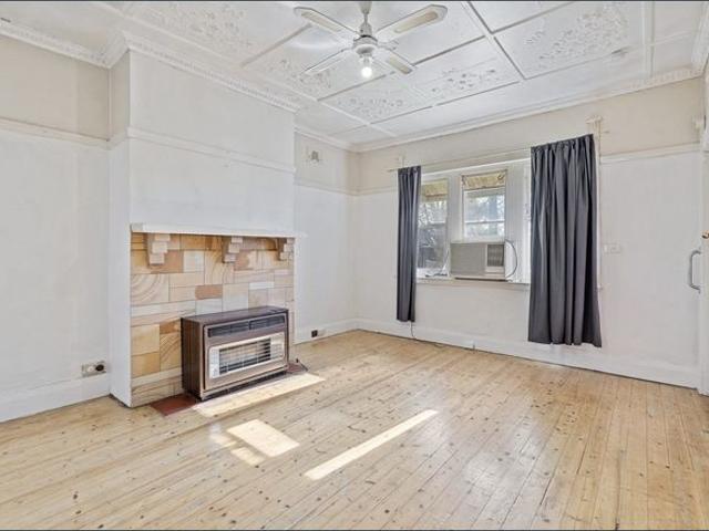 SPACIOUS HOME CLOSE TO GOULBURN CBD