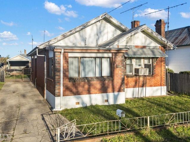 SPACIOUS HOME CLOSE TO GOULBURN CBD