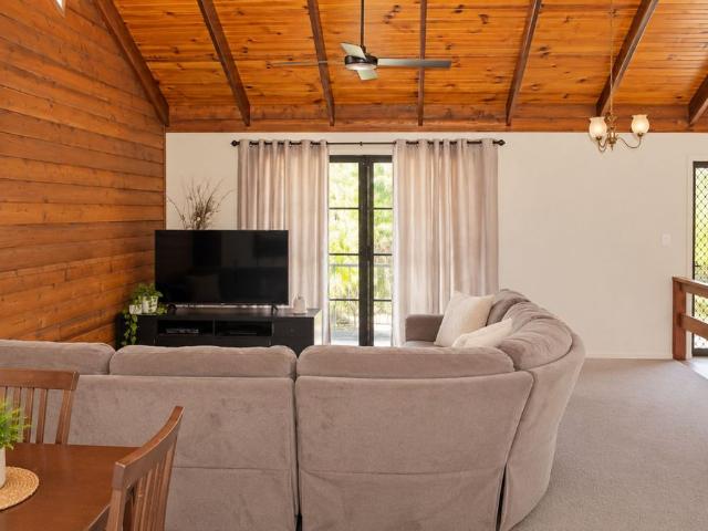 Spacious Home Close to Schools Pet Friendly 5 Months Only