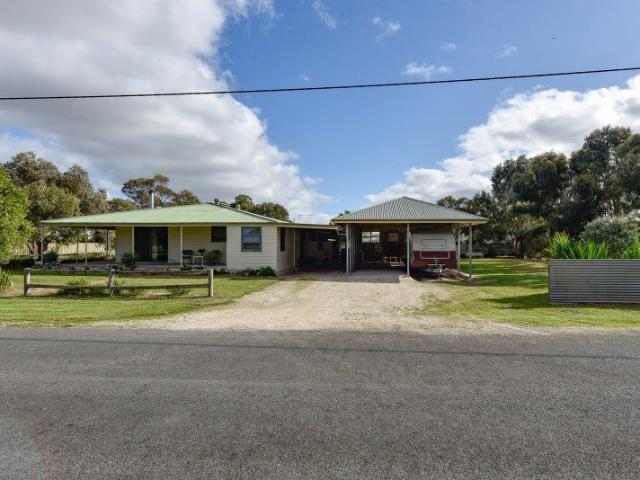 SPACIOUS HOME DOUBLE ALLOTMENT