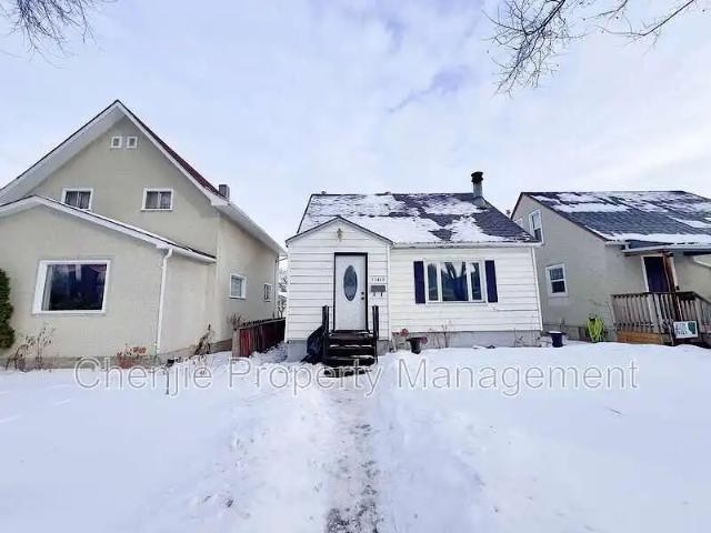 Spacious Home for Rent in Downtown Edmonton – Prime Location & Comfortable