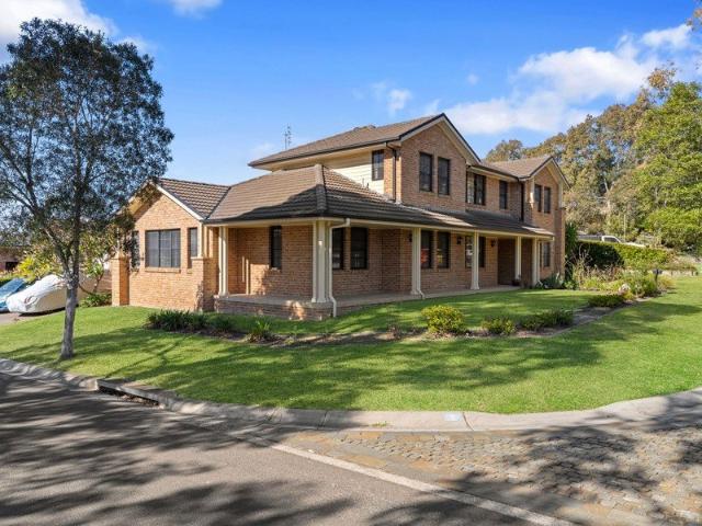 Spacious Home + Granny Flat in the beautiful Bridgewater Estate
