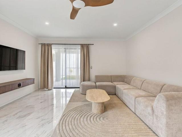SPACIOUS HOME IN NORTH HARBOUR
