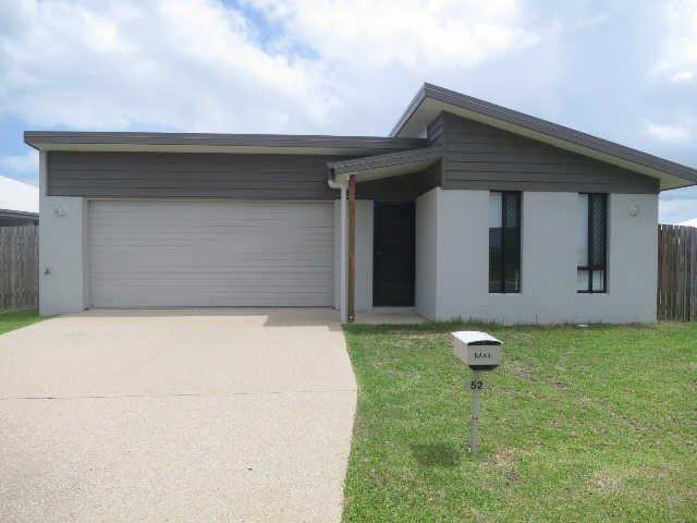 SPACIOUS HOME IN OORALEA WATERS
