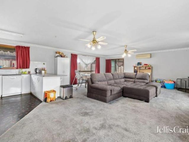 Spacious Home in Convenient Location & Shedding