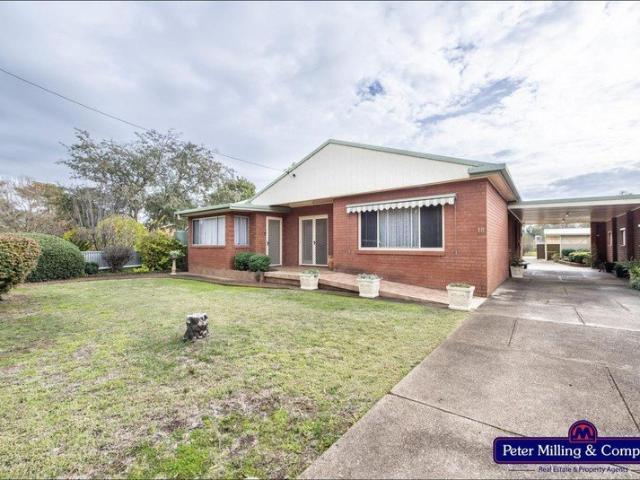 Spacious Home in Sought After Montefiores