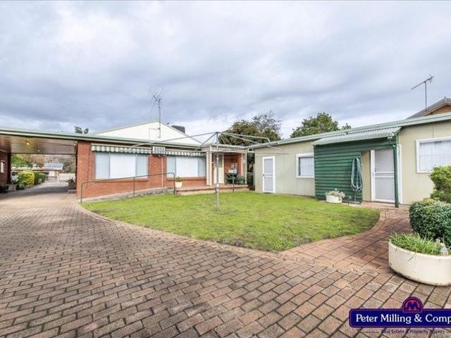 Spacious Home in Sought After Montefiores
