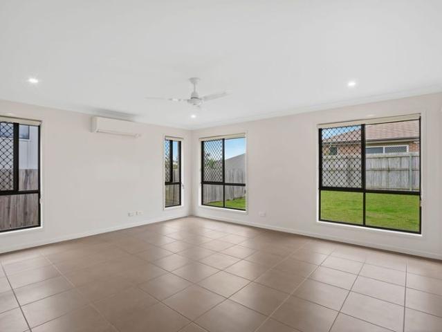 SPACIOUS HOME IN SPRING MOUNTAIN!
