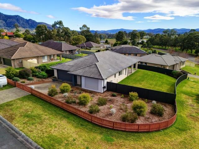 Spacious home, peaceful surrounds