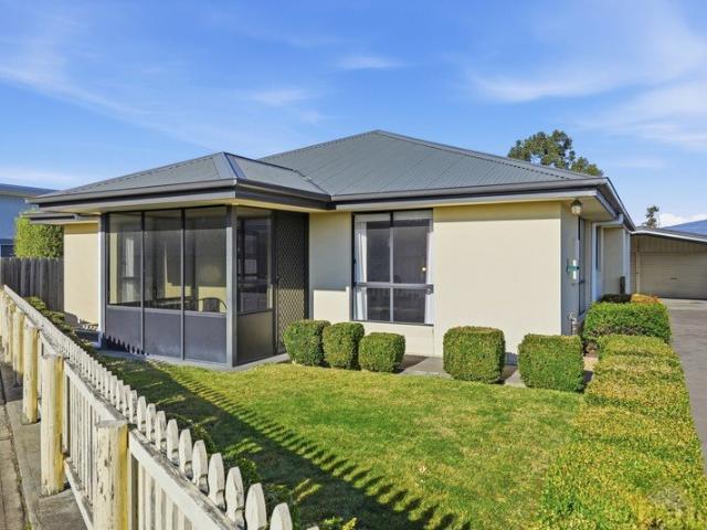 Spacious Home. Perfect For The Downsizer