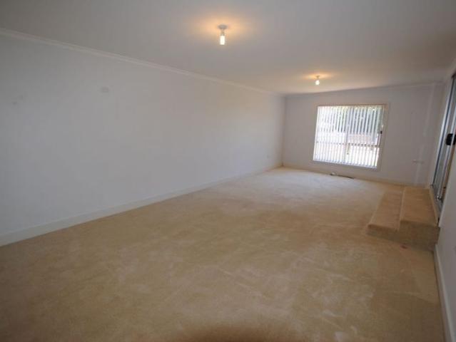SPACIOUS HOME WITH 2 LOUNGES