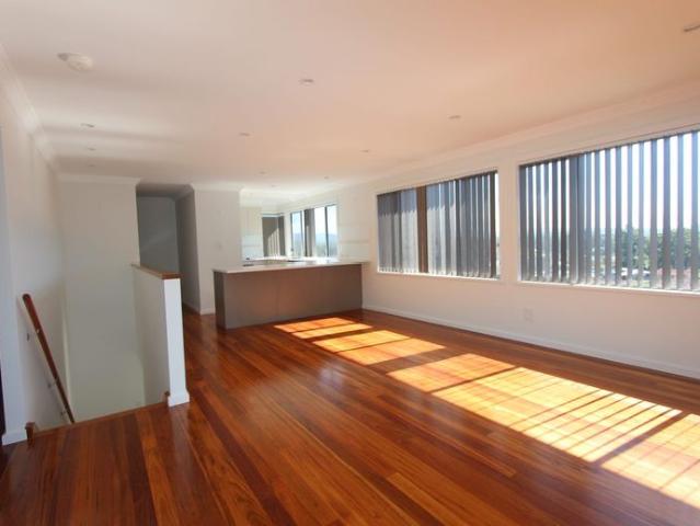 Spacious Home with Beautiful Queens Lake Outlook