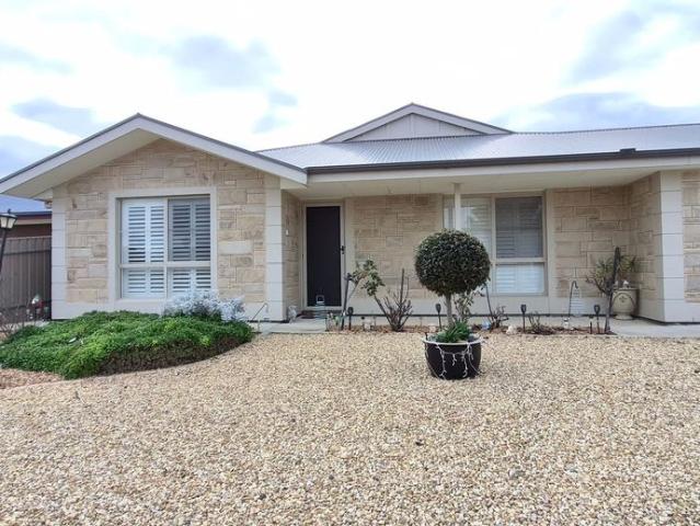 Spacious home with entertaining area & caravan access
