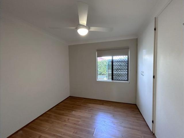 Spacious Home with Large Fenced Yard in the Heart of Warana