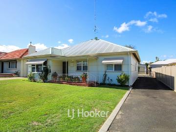 Spacious Home with Large Workshop in Prime South Bunbury Location