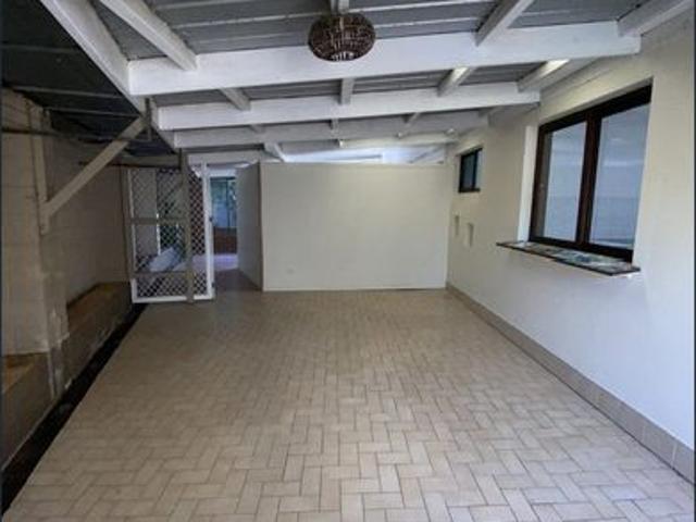 SPACIOUS HOME WITH MULTIPLE LIVING AREAS,SPA AND COVERED DECK