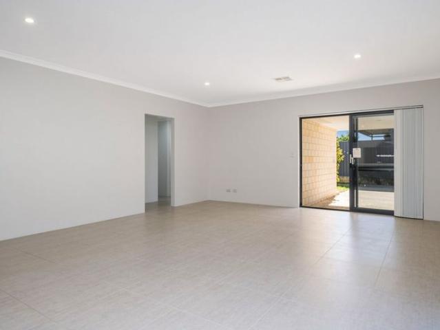 SPACIOUS HOME WITH SOLAR & THEATRE ROOM!