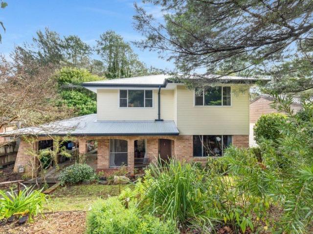 Spacious home with separate studio & leafy aspect