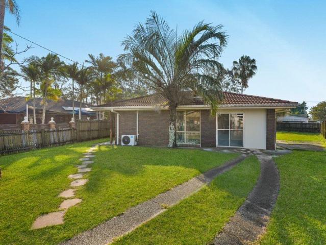 SPACIOUS HOME WITH SEPARATE RUMPUS!