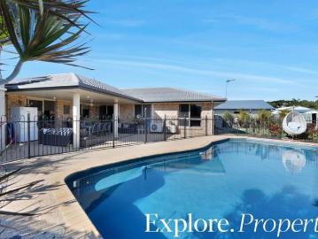 Spacious home with Shed and Pool!
